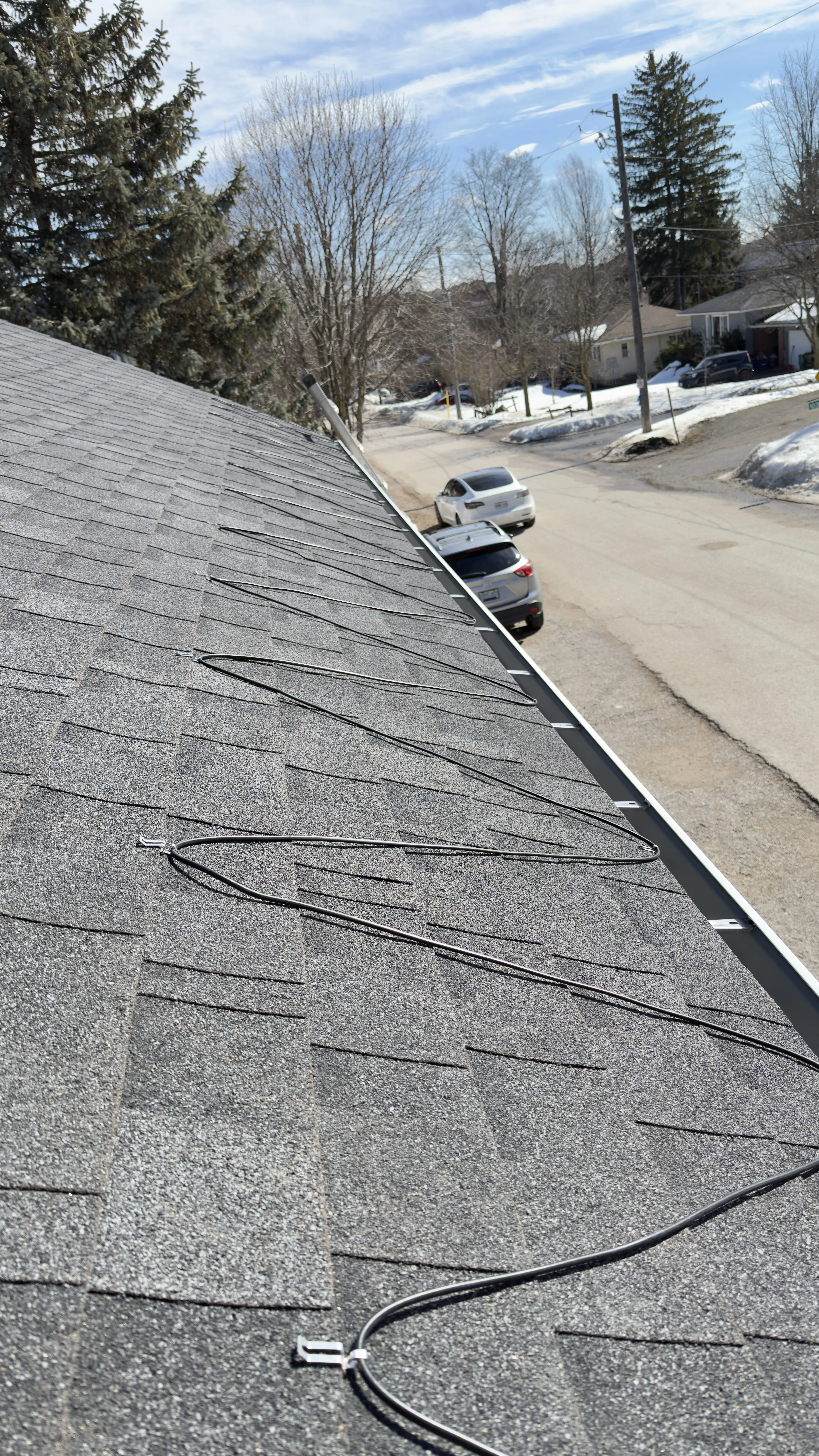 Heated wire roof and gutter installation in Kitchener